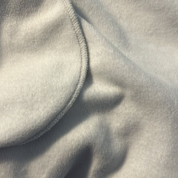 Ugg sweatshirt size M/L - Picture 6 of 8